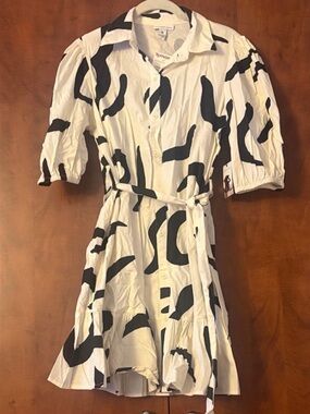 🏷️ Black and White Abstract Dress